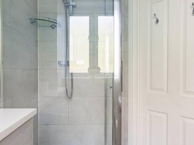 Apartment for rent in Brondesbury, Greater London