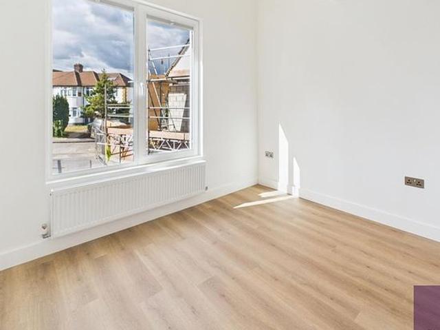 Apartment for rent in Brunswick Park, Greater London