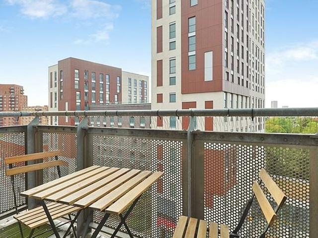 Apartment for rent in London Borough of Ealing, Park Royal
