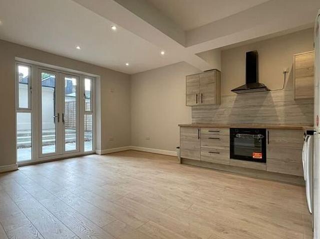 Apartment for rent in Manor Park, Greater London
