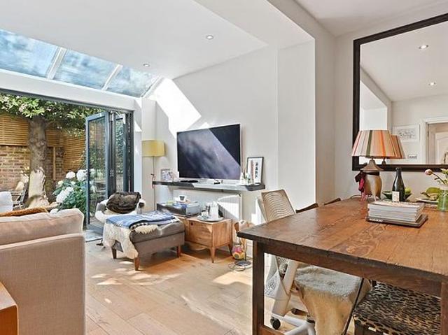 Apartment for rent in Brook Green, Greater London