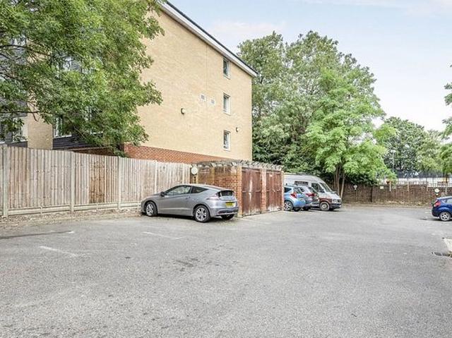 Apartment for rent in Roehampton, Greater London