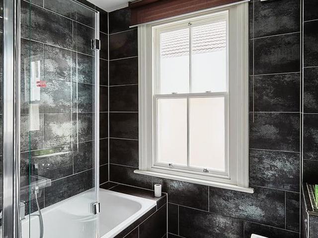 Apartment for rent in London Borough of Hounslow, Strand