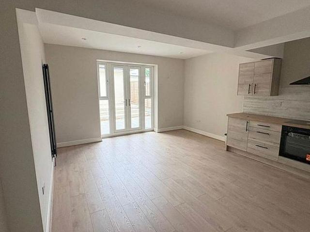 Apartment for rent in Manor Park, Greater London