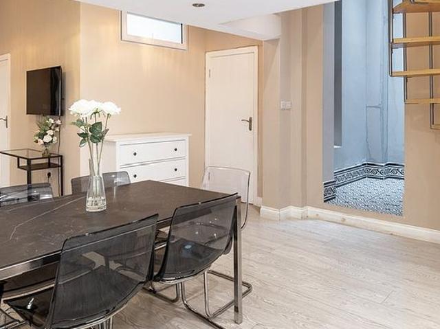 Apartment for rent in Brompton, Greater London