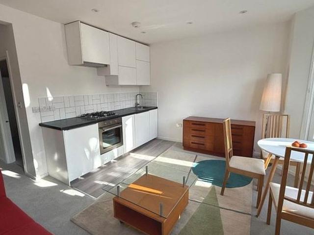 Apartment for rent in Manor Park, Greater London