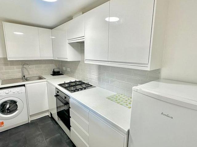 Apartment for rent in Bowes Park, Greater London