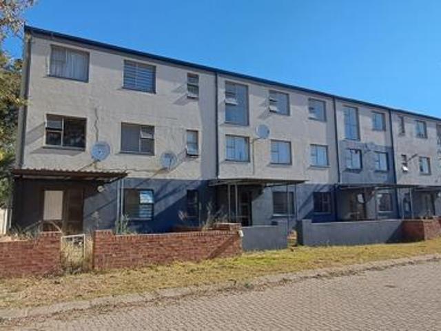 Flat for sale in Newcastle Local Municipality, Amajuba District Municipality