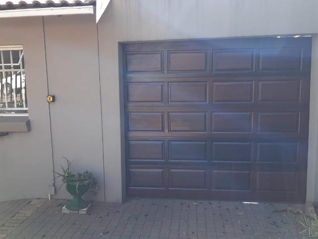 Flat for rent in Waterkloof, Gauteng