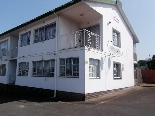 Flat for sale in Queensburgh, Kwazulu-natal
