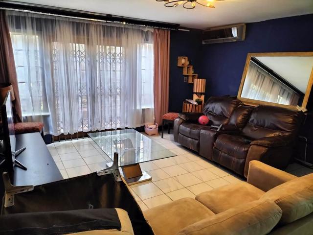 Flat for sale in Seaview, Kwazulu-natal