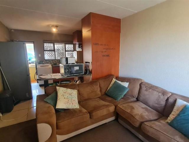 Flat for sale in Seaview, Kwazulu-natal