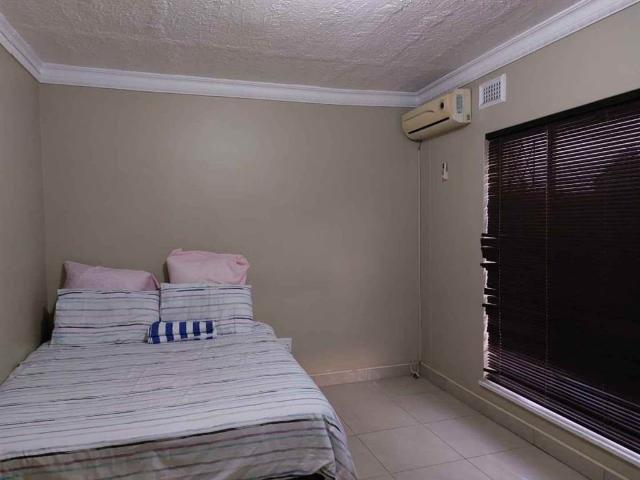 Flat for sale in Seaview, Kwazulu-natal