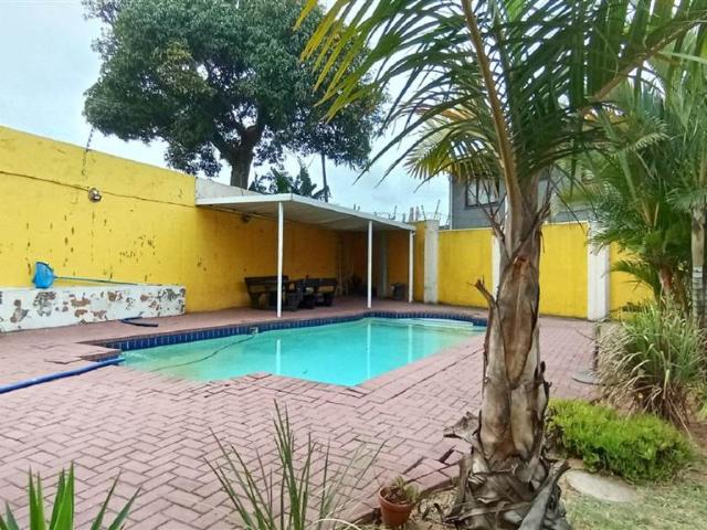 Flat for sale in Seaview, Kwazulu-natal
