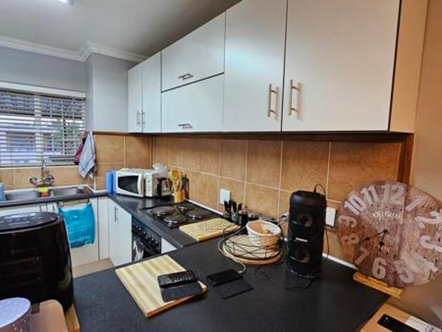 Flat for rent in Waterkloof, Gauteng