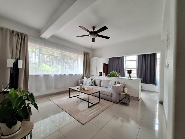 Flat for sale in Seaview, Kwazulu-natal
