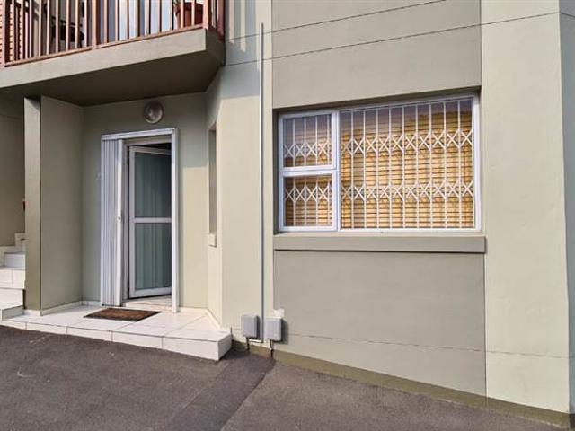 Flat for sale in Seaview, Kwazulu-natal