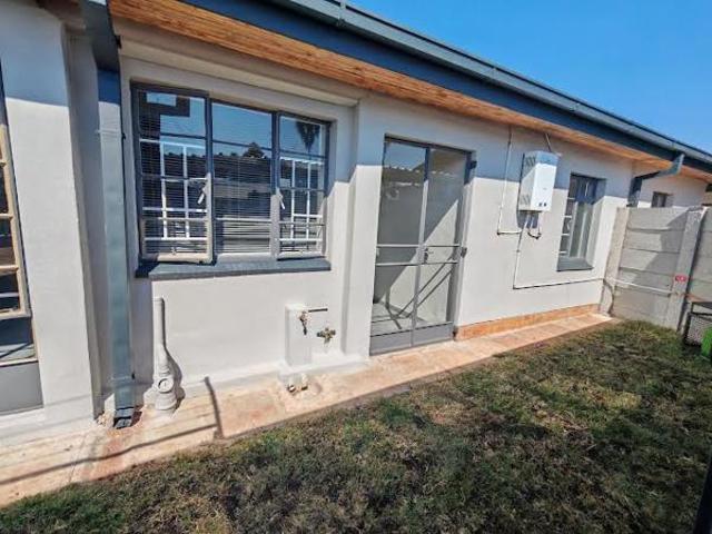 Flat for rent in Waterkloof, Gauteng