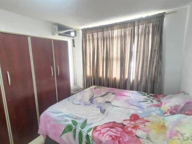 Flat for sale in Seaview, Kwazulu-natal