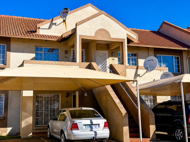 Flat for sale in Vosloorus, Gauteng