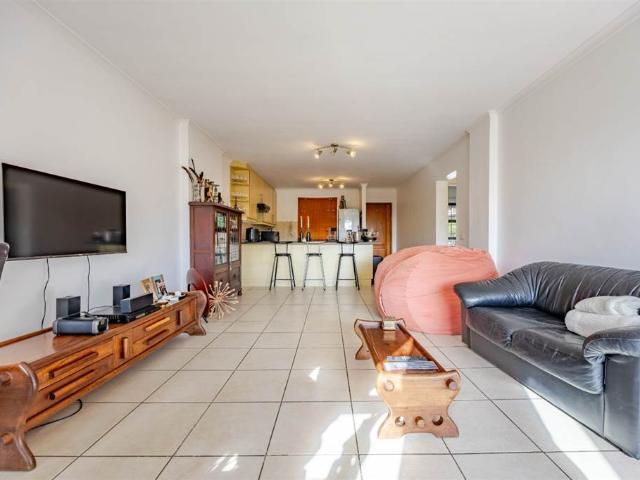 Flat for sale in Cape Town, Milnerton