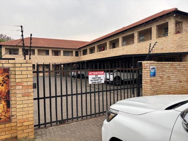 Flat for sale in Rustenburg Local Municipality, Bojanala Platinum District Municipality