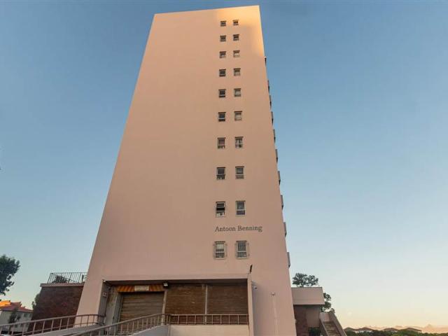Flat for sale in Cape Town, Northern Suburbs