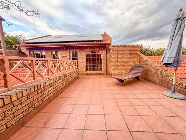 Flat for rent in Waterkloof, Gauteng