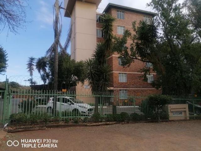 Flat for rent in Waterkloof, Gauteng