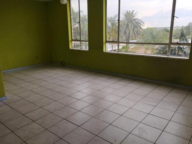 Flat for rent in Waterkloof, Gauteng