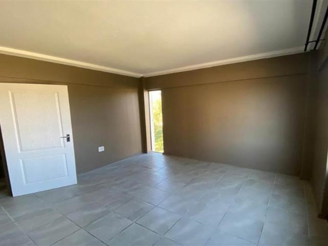 Flat for sale in Johannesburg, North & Sandton