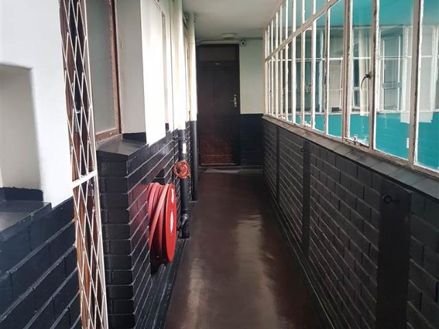 Flat for sale in Seaview, Kwazulu-natal