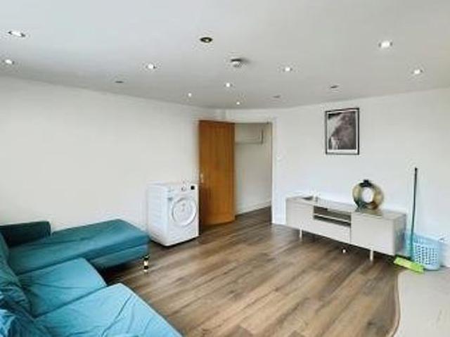 Apartment for rent in Stanmore Broadway, Greater London