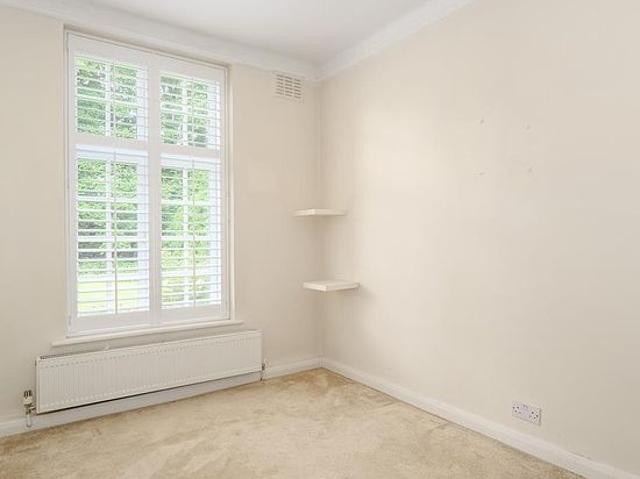 Apartment for rent in Blackhills, Surrey