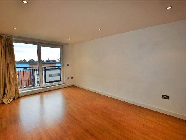 Apartment for rent in Heol-las, Surrey