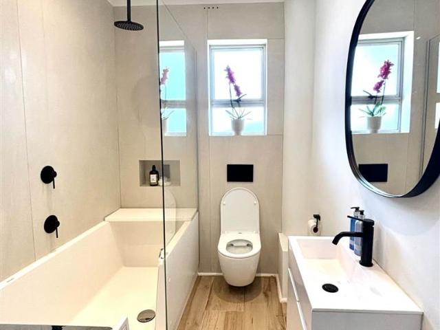 Flat for sale in Cape Town, Atlantic Seaboard