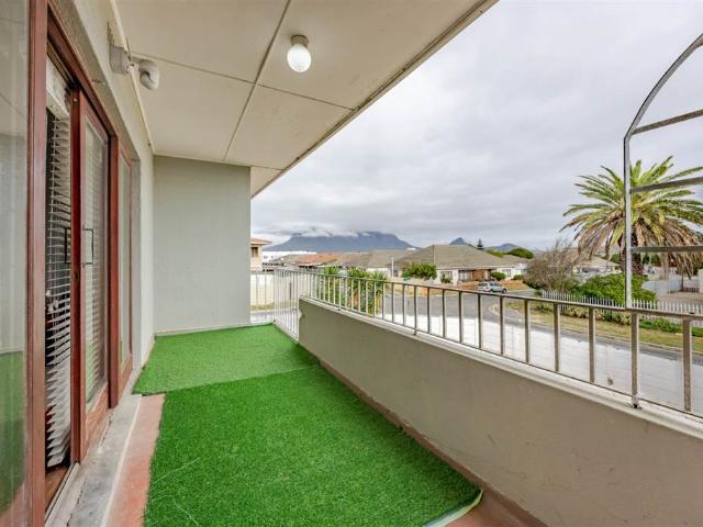 Flat for sale in Cape Town, Western Cape