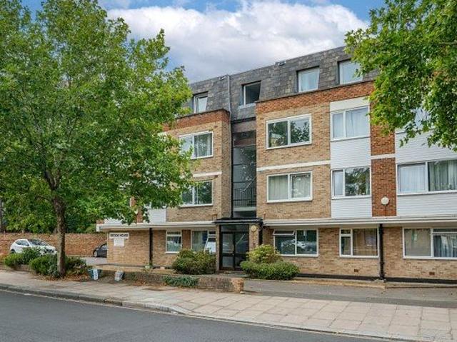 Apartment for rent in St Margarets, Greater London