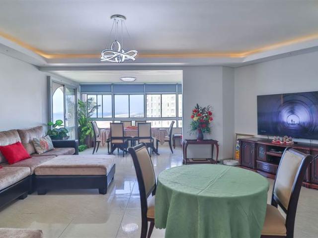 Flat for sale in Seaview, Kwazulu-natal