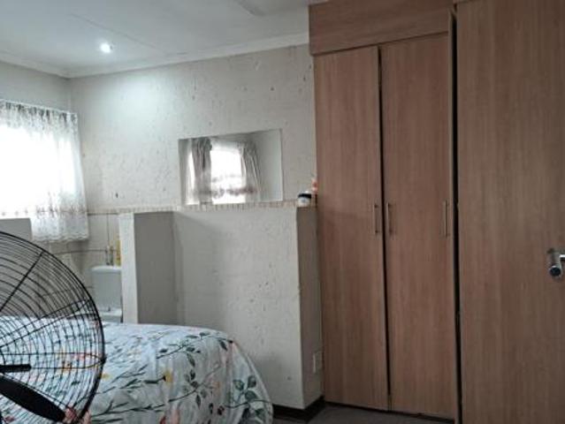 Flat for sale in Vanderbijlpark, Emfuleni Local Municipality