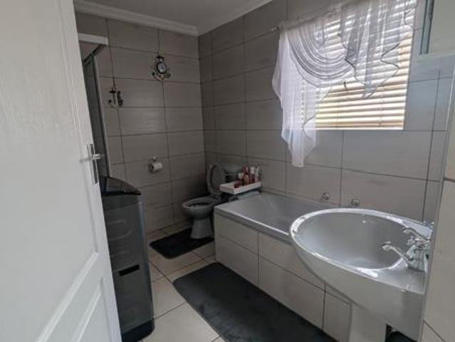 Flat for sale in Sedibeng, Gauteng