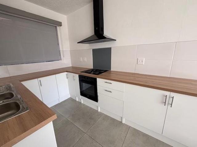 Flat for rent in Waterkloof, Gauteng