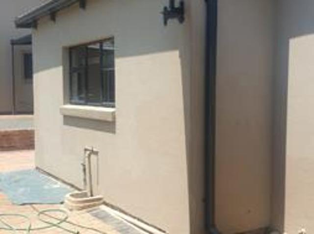 Flat for rent in Waterkloof, Gauteng