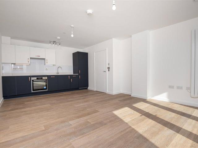 Apartment for rent in Ashley Park, Surrey