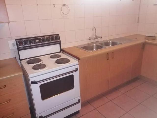 Flat for rent in Waterkloof, Gauteng