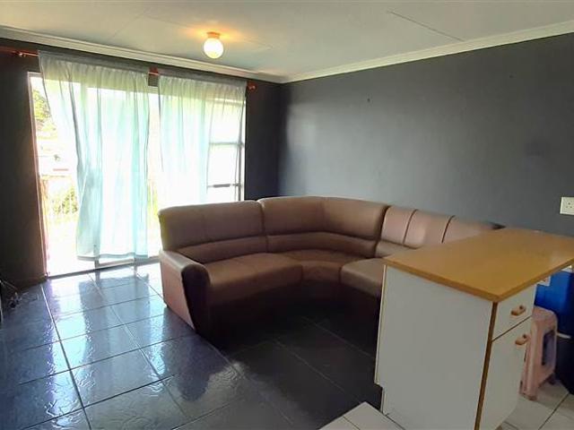 Flat for sale in Seaview, Kwazulu-natal
