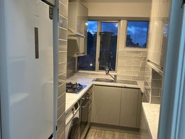 Apartment for rent in Summerstown, Greater London