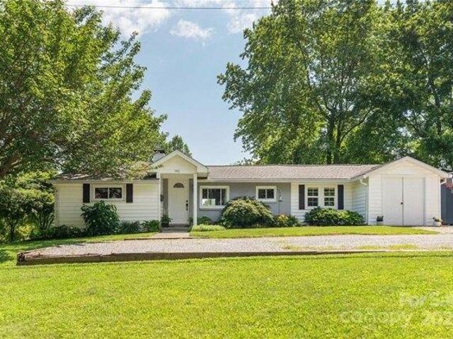 House for sale in Flat Rock