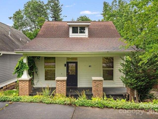 House for sale in Flat Rock