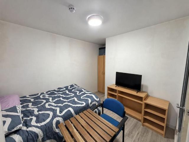 Room for rent in Royal Borough of Kingston upon Thames, Greater London